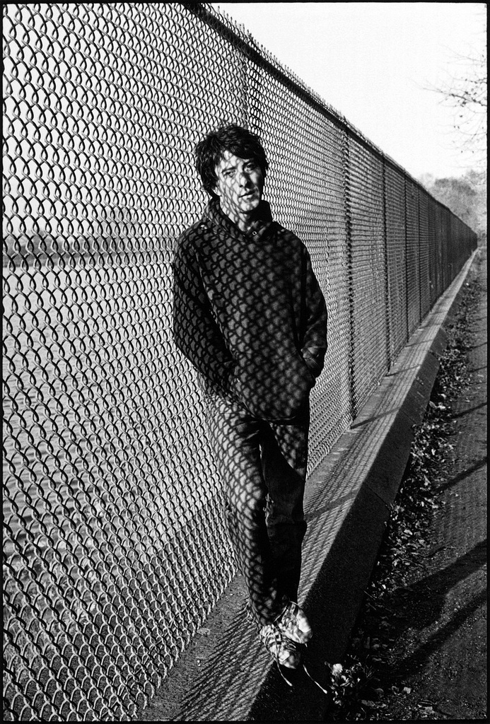Dustin-Hoffman-at-the-resevoir-in-Central-Park-between-takes-Marathon-Man-Manhattan-New-York-1975